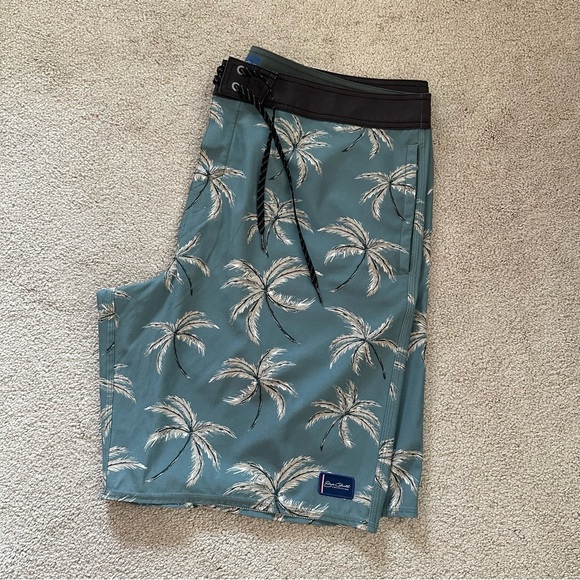 NWOT MENS SWIM TRUNKS - Picture 1 of 6
